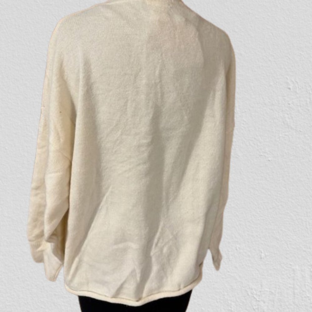 Main Strip Ivory Fuzzy Heart Sweater (2) 4282 NWT Boutique - Picture 2 of 7